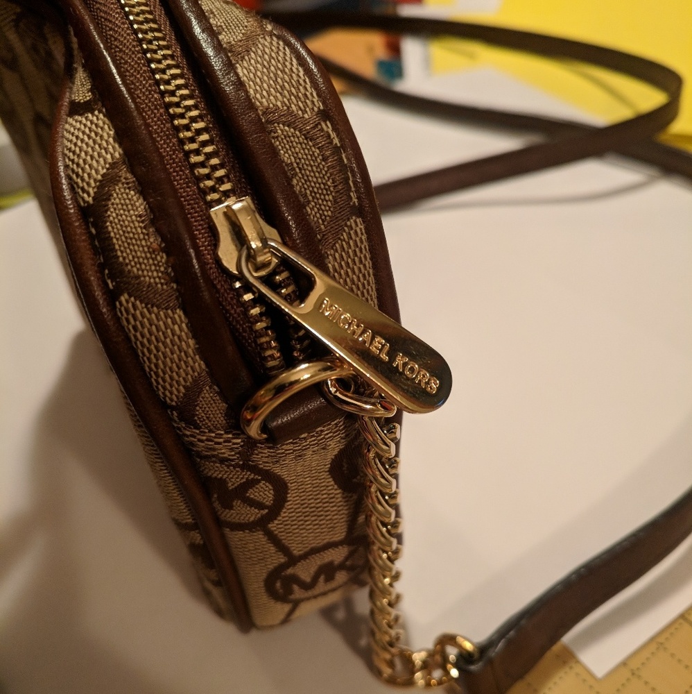 Small Michael Kors purse - Picture 2 of 8